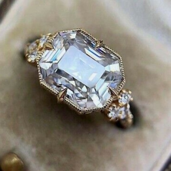 Jewelry - NEW 18k yellow gold plated diamond 💍 ring